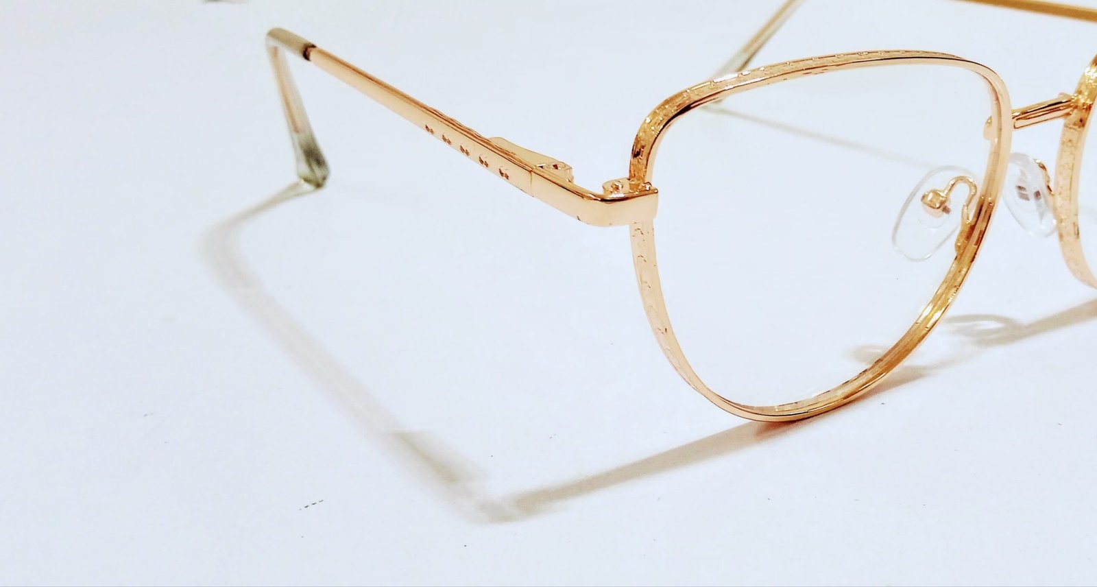 discount Optical Plus golden frame
full-rim - Image 2